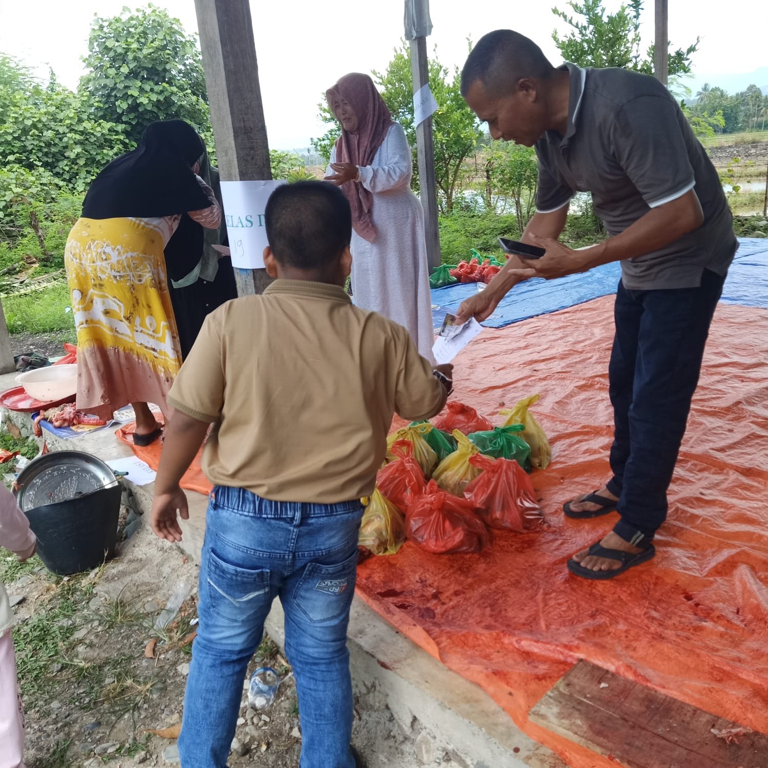 MIN 53 Pidie Gelar Penyembelihan Hewan Qurban, Tiga Ekor Sapi Dibagikan untuk Keluarga Besar Sekolah
