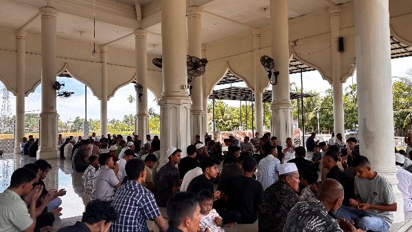 Warga Gampong Neurok Pidie Gelar Maulid Nabi, Hidangan Kenduri Dibagikan kepada Tamu Undangan dan Santuni Anak Yatim