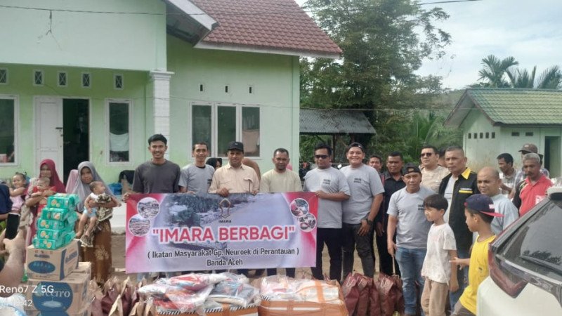 Ikatan Masyarakat Gampong Neurok di Perantauan Banda Aceh (IMARA) Berbagi untuk Korban Banjir di Aceh