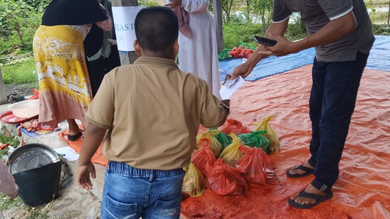 MIN 53 Pidie Gelar Penyembelihan Hewan Qurban, Tiga Ekor Sapi Dibagikan untuk Keluarga Besar Sekolah