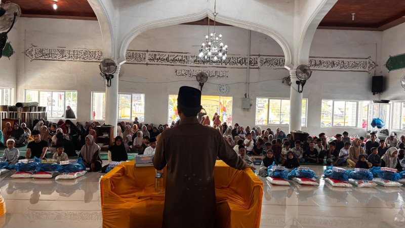 Maulid Nabi Muhammad SAW dan Santunan 25 Yatim-Piatu Digelar di Masjid Darul Ulum Kemukiman Lambaro